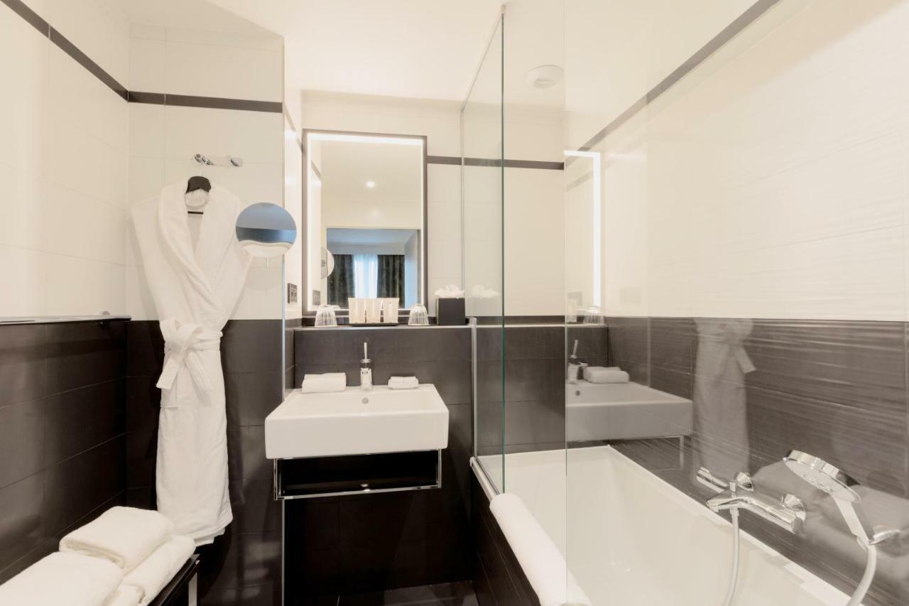 Hotel Le Pierre 4*